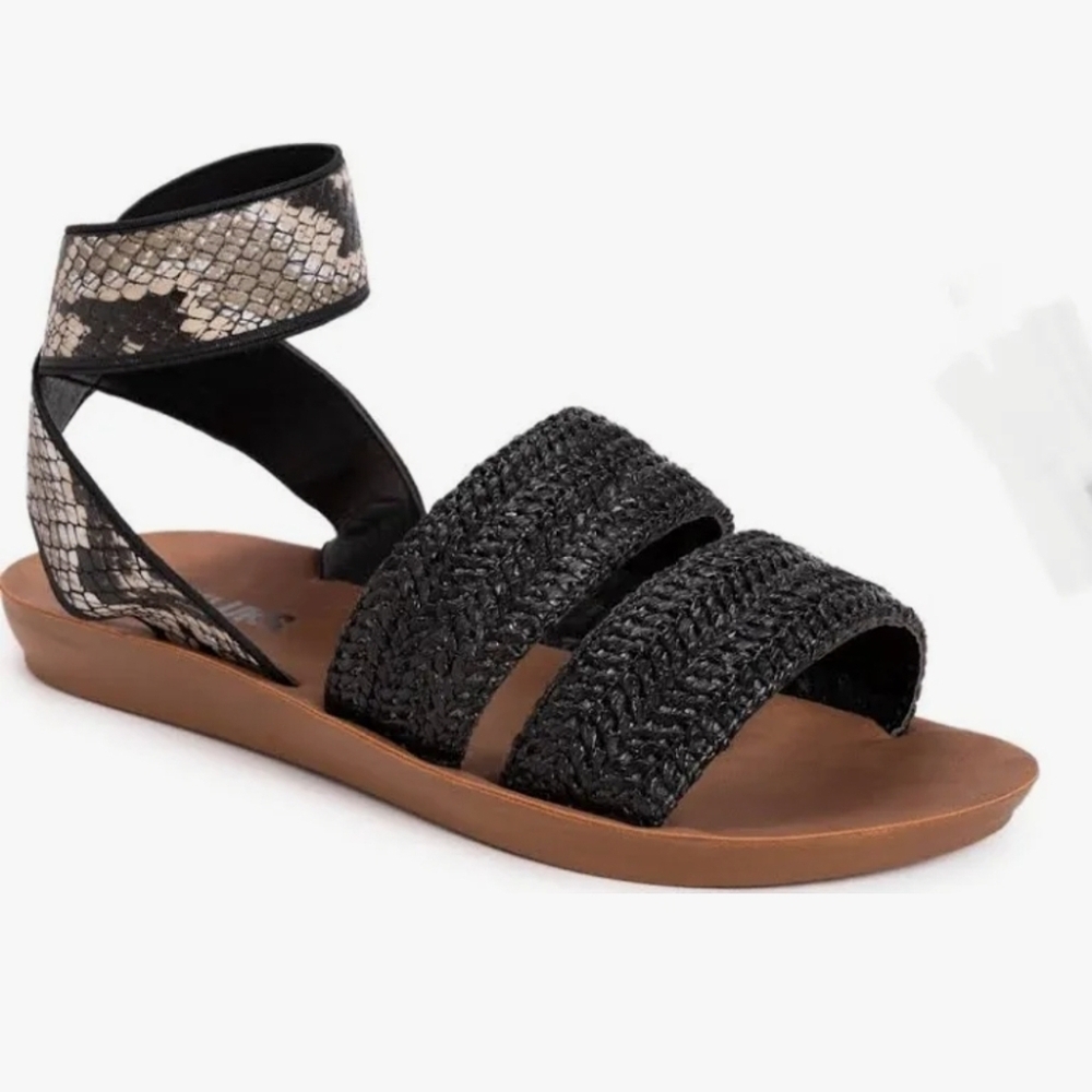 Muk Luks About Me Strappy Snake Print Size 10 Sandals